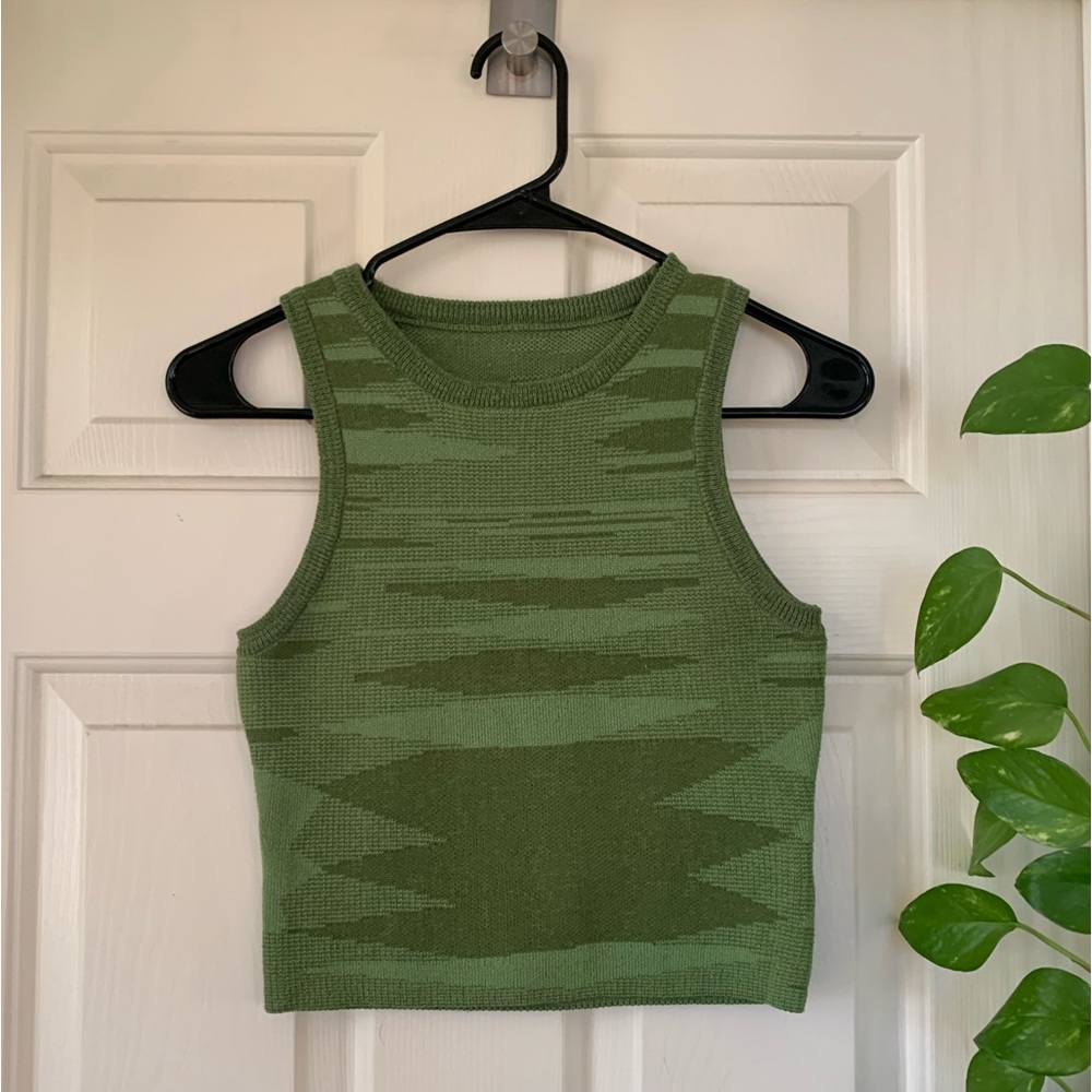 Junior’s sleeveless cropped sweater vest